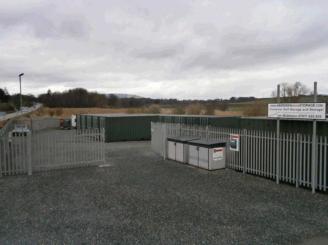 thumbnailLargeYardEntrance